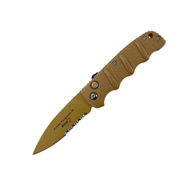 Navaja Boker Plus AK-74 Desert: Acero AUS-8 con recubrimiento PVD arena y filo mixto. Mango de aluminio táctico ergonómico. ¡La fuerza del Kalashnikov en El Trentino!